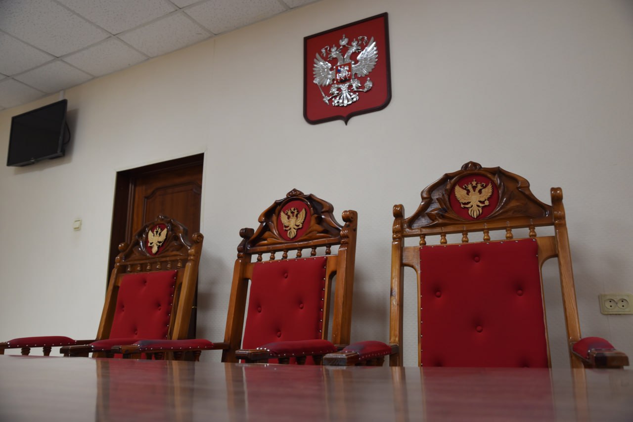 Я свои поручения не забываю 9 чиновников с уголовным прошлым уволили в Курской области В ходе заседания правительства региона Александр Хинштейн резко раскритиковал недостаточную эффективность исполнения ранее данного поручения об отстранении от должностей лиц привлекавшихся к уголовной ответственности Служебную деятельность прекратили лишь 9 человек по мнению главы региона это очень небольшая часть от общего числа таких сотрудников в органах власти До конца ноября вся работа по отстранению таких сотрудников должна быть завершена Мы в Max