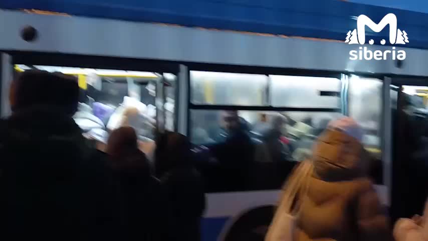 Жители Новосибирска требуют ответственности от мэрии за проблемы с общественным транспортом