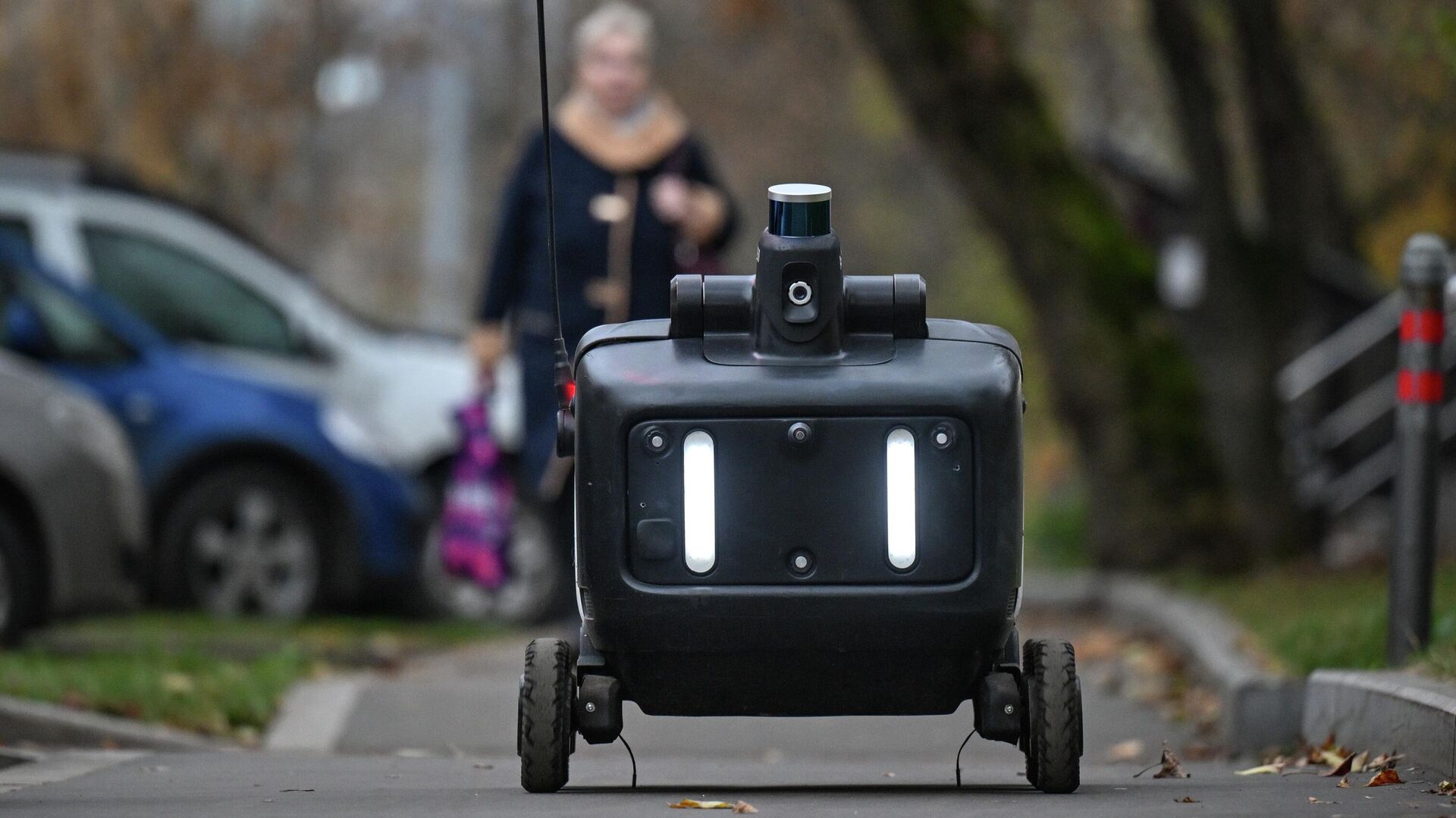 Плохого не замышлял Московская госавтоинспекция хотела оштрафовать робота доставщика Яндекса на 300 000 рублей Удалось ли компании владельцу оспорить решение в суде     kod ru robot dostavshhik shtraf