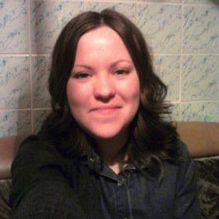 Суд в Екатеринбурге приговорил 39-летнюю мать двоих детей из Рефтинского к 20 годам колонии за госизмену и попытку поджога военкомата Центральный окружной военный суд в Екатеринбурге признал Валерию Марченко виновной в подготовке к теракту, госизмене и прохождении обучения для совершения теракта, сообщает корреспондент It sMyCity из зала суда. В сети есть информация, что в марте 2024 года Марченко попыталась поджечь областной военкомат в Екатеринбурге, но сотрудники ФСБ задержали её по пути к зданию с восемью бутылками «коктейля Молотова». До задержания Валерия работала на Рефтинской птицефабрике. У женщины есть 20-летний сын и 13-летняя дочь. Новости Екб тут