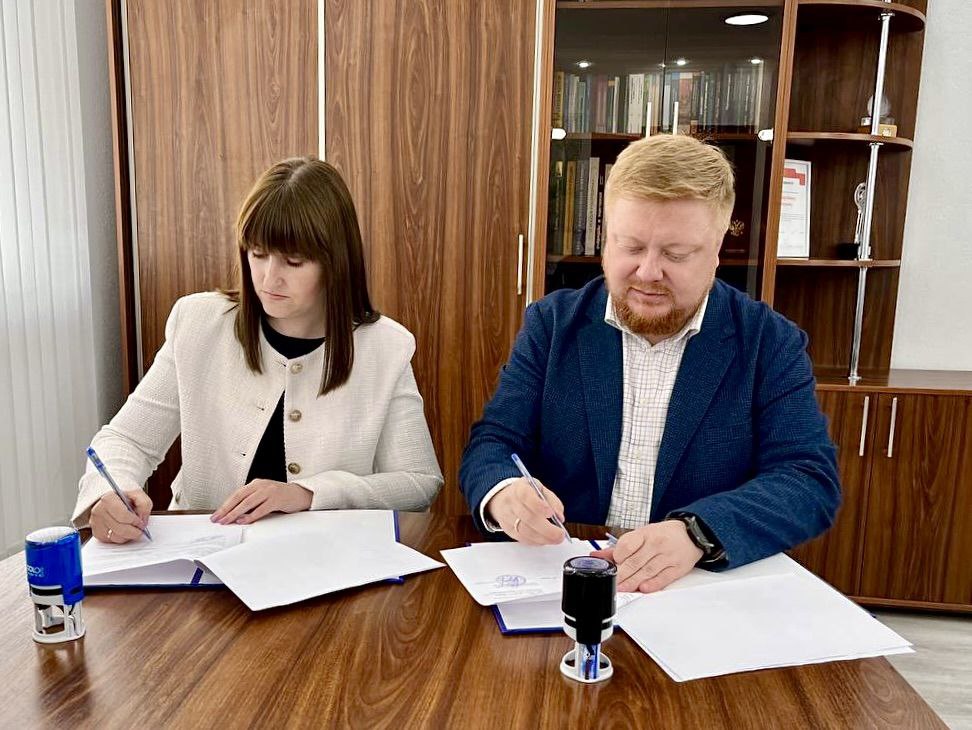 Подписано соглашение о сотрудничестве между Министерством образования и науки ЛНР и Архивной службой ЛНР В рамках реализации соглашения будет организована работа, направленная на сохранение истории педагогов и сотрудников образовательных организаций, принимавших участие в выполнении задач СВО. Во время встречи были запланированы: совместное проведение выставок, конференции и публикация архивных документов.