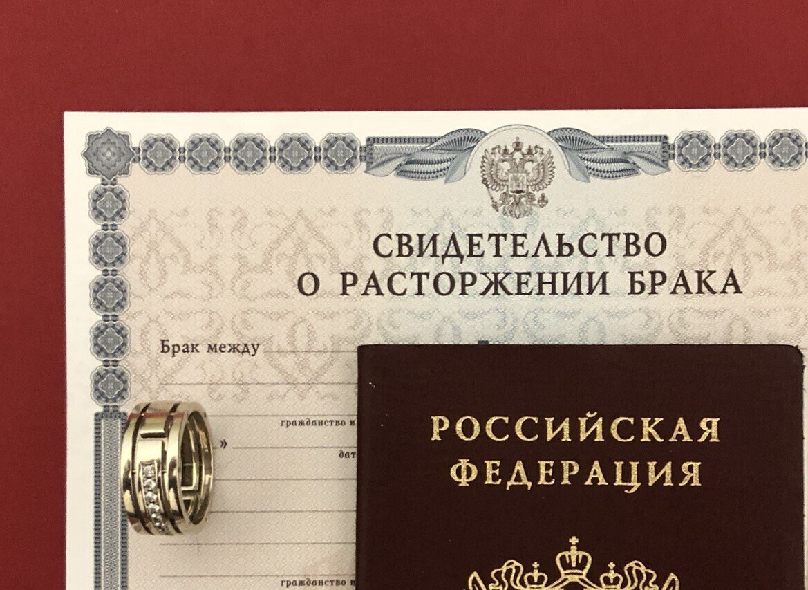 В мае органами ЗАГС республики зарегистрировано 222 расторжения брака. Основанием для регистрации расторжения брака послужило решение суда в 193 случаях и совместное заявление супругов не имеющих общих несовершеннолетних детей в 29 случаях. Чаще женщины разводились в возрасте 35-39 лет, мужчины в возрасте 40-49 лет. 2 расторжения зарегистрировано с участием мужчин в возрасте старше 70 лет