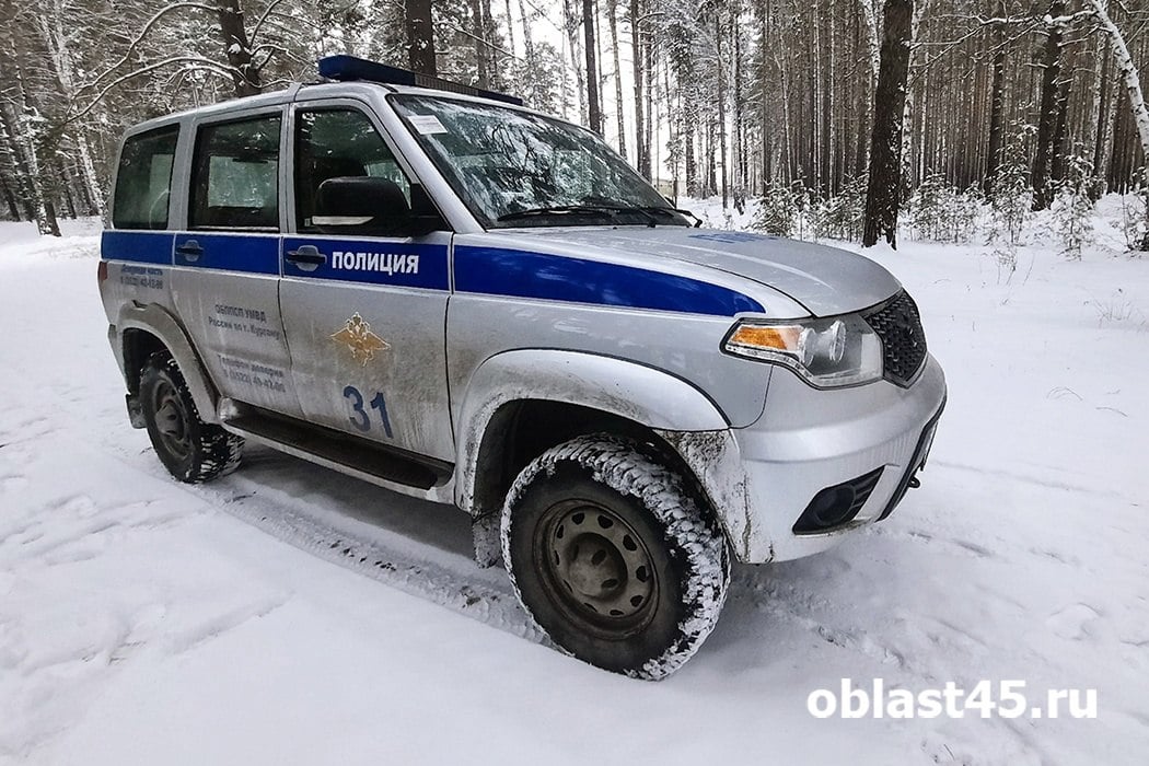 Зауральские полицейские задержали пермских наркозакладчиков   Несколько жителей Пермской области разложили закладки на территории региона. В автомобиле курганские полицейские обнаружили 200 свёртков с мефедроном.    Подробности по ссылке