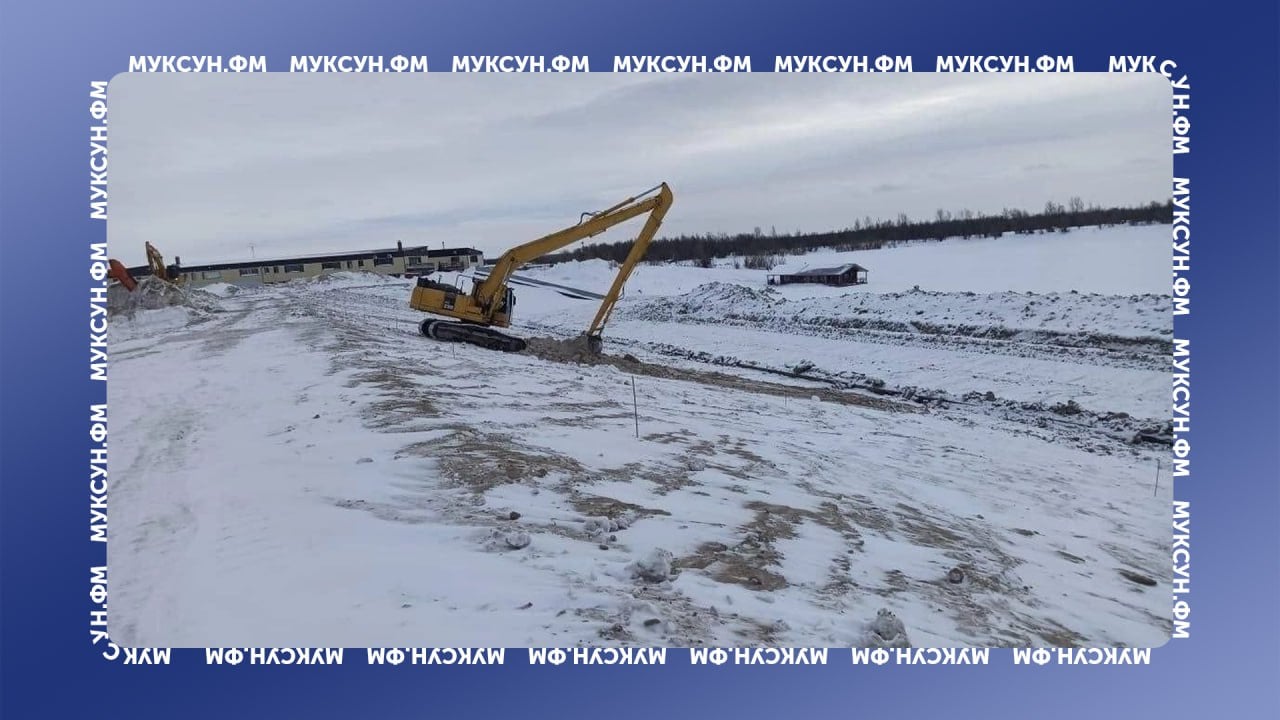 ‍   Власти Сургута назвали сроки сдачи новой набережной.   Новая набережная в районе Ледового дворца спорта в Сургуте готова на 69%. На территории появятся велодорожки, прогулочные зоны, а также будут высажены деревья и кустарники. По данным мэрии, работы будут окончены в конце октября.    Строительство началось в 2022 году. Уже завершены ключевые этапы: установка анкерных тяг, создание железобетонного оголовка, обустройство дренажной системы и смотровых площадок. Общая длина набережной составит 1542 метра.  Есть что рассказать или показать? Создавай картину дня – предложи свою новость!