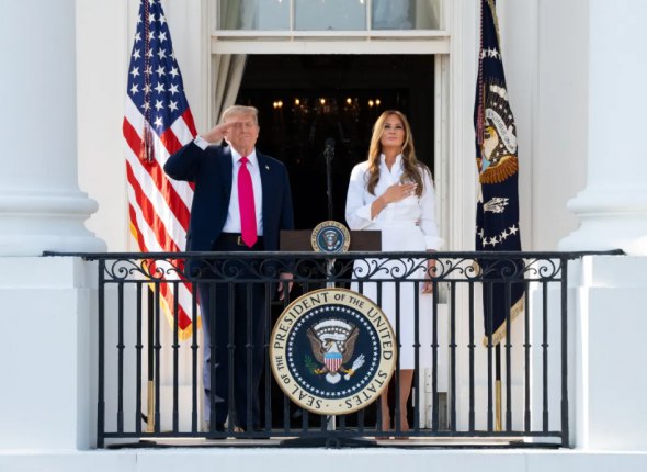 Дональд Трамп с женой избежали авиакатастрофы по пути в Лондон Воздушное судно главы Америки едва избежало столкновения над Нью Йорком спас диспетчер Читать подробнее на сайте