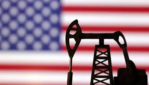 США пополнили резервы на 6 млн баррелей нефти. Деньги кончились  Штаты закупили 6 млн баррелей нефти для Стратегического нефтяного резерва со сроком поставки до мая 2025 года, сообщило в понедельник Минэнерго.  США купили 3,5 млн баррелей у Exxon Mobil, 2 млн от Shell Trading Company и 500 тыс от Macquarie Commodities Trading US, общая стоимость превысила $411 млн.  Сернистая нефть, которую перерабатывают многие американские НПЗ, будет поставляться в объеме 1,5 млн баррелей в месяц с февраля по май следующего года на месторождение Байу-Чокто в Луизиане.  На этом средства для пополнения SPR практически закончились. Осталась сумма для покупки еще около 2 млн баррелей по цене около $75 за баррель.      YouTube   sponsr.ru