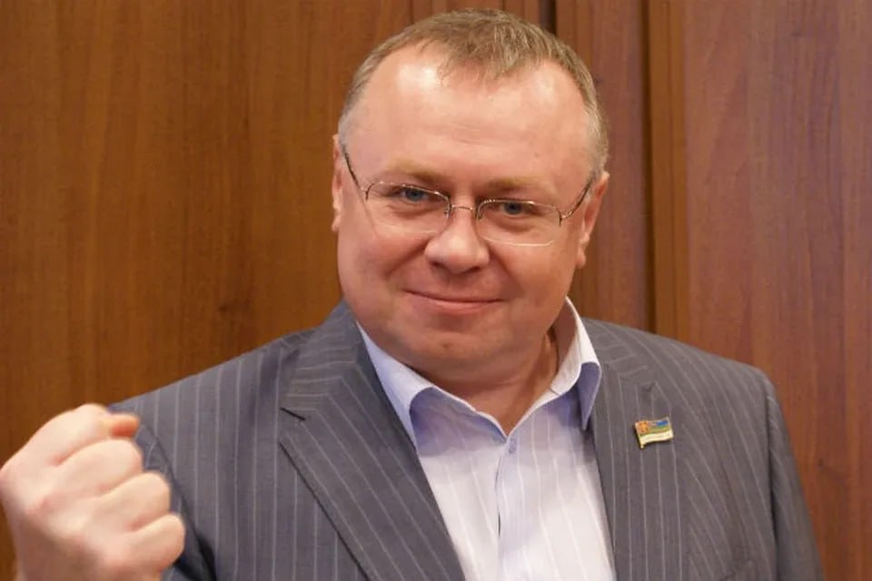 Кандидат в депутаты Госсовета от ЛДПР Михаил Брагин: "При прохождении мунфильтра у нас тоже были сложности - было несколько предателей, которые подписались за другого кандидата. Неприятно. Но мы справились! Действовали в мягкой форме, работали договорно. Собрать подписи было возможно, если работать, а не заниматься пиаром. В ситуации с Олегом Михайловым из КПРФ, если у него были какие-то нарушения, то никакой Желтый дом не сможет помочь - закон для всех един".