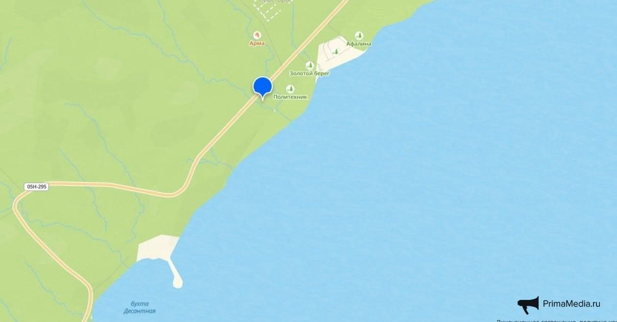 Власти Приморья построят на Шаморе семейный курорт за 7 млрд расходы заложили в бюджет В 20 минутах езды от конфискованного у экс депутата Госдумы Сергея Сопчука семейного комплекса отдыха Маяк появится новый семейный комплекс отдыха Солнечный на территории 14 га Власти Приморья планируют возвести его в районе бухты Лазурной Шаморы на остатках ныне законсервированной краевой спортивной базы с одноименным названием Проект реализуется при участии региональной и федеральной казны и оценивается в 6 9 млрд рублей Первые 1 5 млрд заложили в бюджет края на 2026 год Параметры финансирования строительства будущего центра семейного отдыха Солнечный уточнили на заседании бюджетного комитета Заксобрания состоявшемся 16 декабря в преддверии принятия главного финансового документа региона Власти региона смогли привлечь господдержку Подробнее в материале ИА PrimaMedia Фото 2ГИС 12 PrimaMedia в подпишись 18