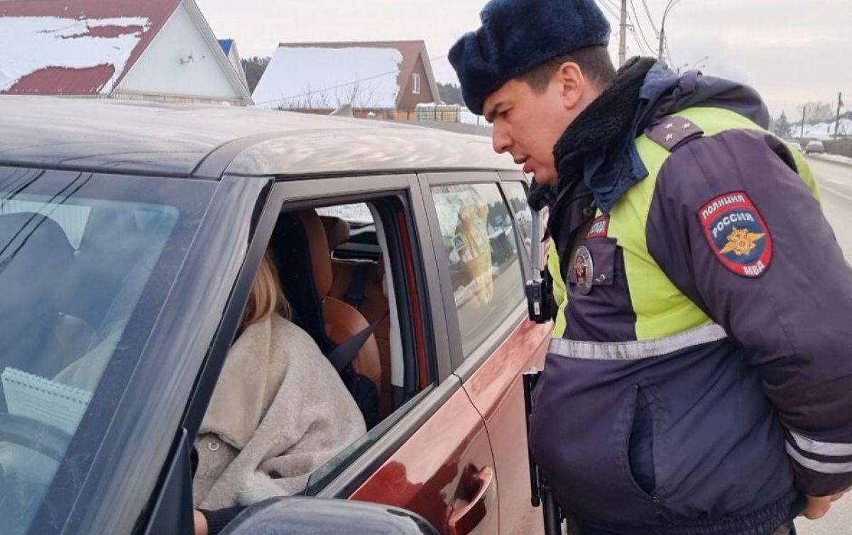 Встречка под запретом: в Липецкой области стартовали усиленные проверки ГИБДД со скрытым патрулированием     Сотрудники ГИБДД проводят усиленные рейды по выявлению нарушителей, выезжающих на встречную полосу через сплошную линию разметки. Сегодня в Липецке на улице Зои Космодемьянской женщина за рулём «Киа» попыталась объехать автобус через запрещённую зону и была остановлена экипажем ДПС.  ↗  Прислать новость   Подписаться