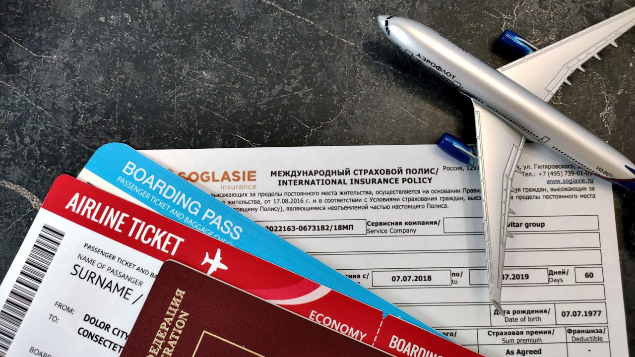 Грузия с 1 января 2026 года начнёт требовать медицинскую страховку при въезде Об этом сегодня сообщили российские СМИ и телеграм каналы Напомним наличие страховки у туристов грузинские власти хотели ввести еще в прошлом году но отложили новшество Речь идёт об обыкновенной страховке выезжающих за рубеж пакет должен включать минимум 5000 на экстренные амбулаторные услуги и от 30 000 на услуги стационаров включая несчастные случаи травмы внезапные заболевания медицинскую эвакуацию и репатриацию Страховку могут потребовать как в аэропортах так и на наземных КПП а при её отсутствии могут отказать во въезде Если иностранец уже находится в Грузии то без страховки ему грозит штраф в первый раз 300 лари затем сумма будет расти