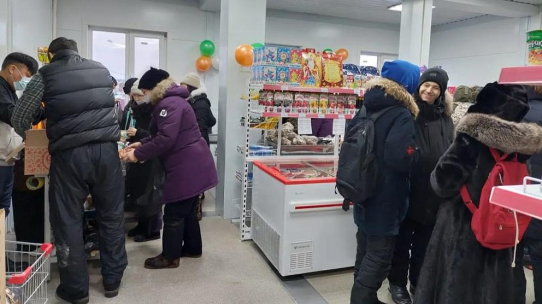 В 2025 году в Якутии общий объём поставок социально значимых товаров в арктические районы составил 6 тысяч тонн 4 5 тысячи тонн доставлены по зимнику и ещё 1 5 тысячи тонн по навигации Подробнее по ссылке на нашем сайте gtrksakha ru Подписаться