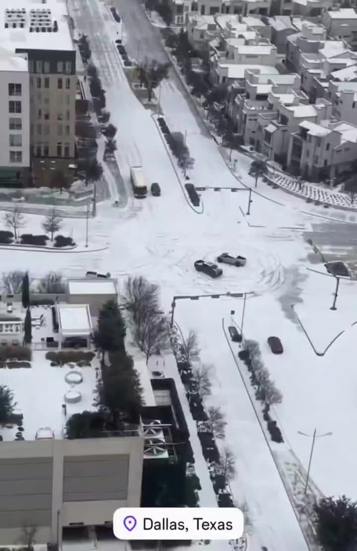 Снежная буря в США оставила более 750 тысяч домов без света и вызвала отмену авиарейсов