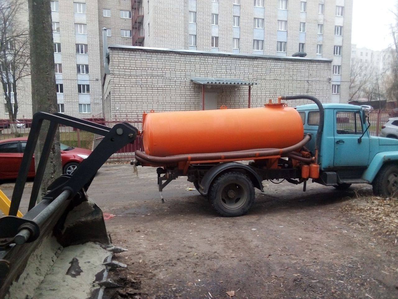 В центре Курска без воды остались 12 многоквартирных домов   На улице Карла Макса на водопроводной сети диаметром 150 мм в районе дома № 69в произошла утечка.  В 10:25 аварийная бригада приступила к земляным работам. Ориентировочно до 16:00 ремонтные работы планируется завершить.    ПОДПИСАТЬСЯ