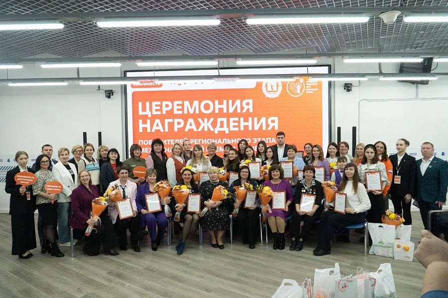 Наши землячки среди лучших В Волгоградской области подвели итоги регионального этапа международной премии МЫВМЕСТЕ Сразу две наши героини вошли в число победителей Татьяна Колотеева победила в номинации Код милосердия с проектом Друг особого ребенка который помогает детям через адаптивный спорт Инна Мокренко отмечена за патриотический проект Песни Победы Её добровольцы дарят ветеранам в День Победы настоящие праздничные концерты