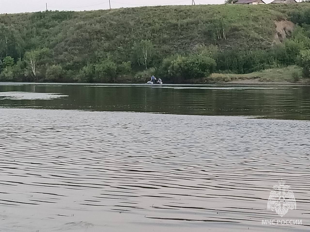 Река Чита может подтопить дачные кооперативы возле столицы Забайкалья В ближайшие сутки на реке Чита около столицы Забайкалья продолжится подъём уровня воды. Об этом 10 июля Lenta75.ru сообщили в пресс-службе регионального ГУ МЧС России. - Уровень приблизится в отметке неблагоприятного явления и может превысить ее. Ожидается выход воды на пойму. Возможно подтопление дачных кооперативов и дорог, - уточнили в ведомстве. При происшествиях необходимо звонить на единый телефон вызова экстренных оперативных служб «112» или «101». Напомним, до 100 миллиметров осадков выпало в Читинском округе 9-10 июля. Здесь прошли самые крупные в Забайкалье ливни.