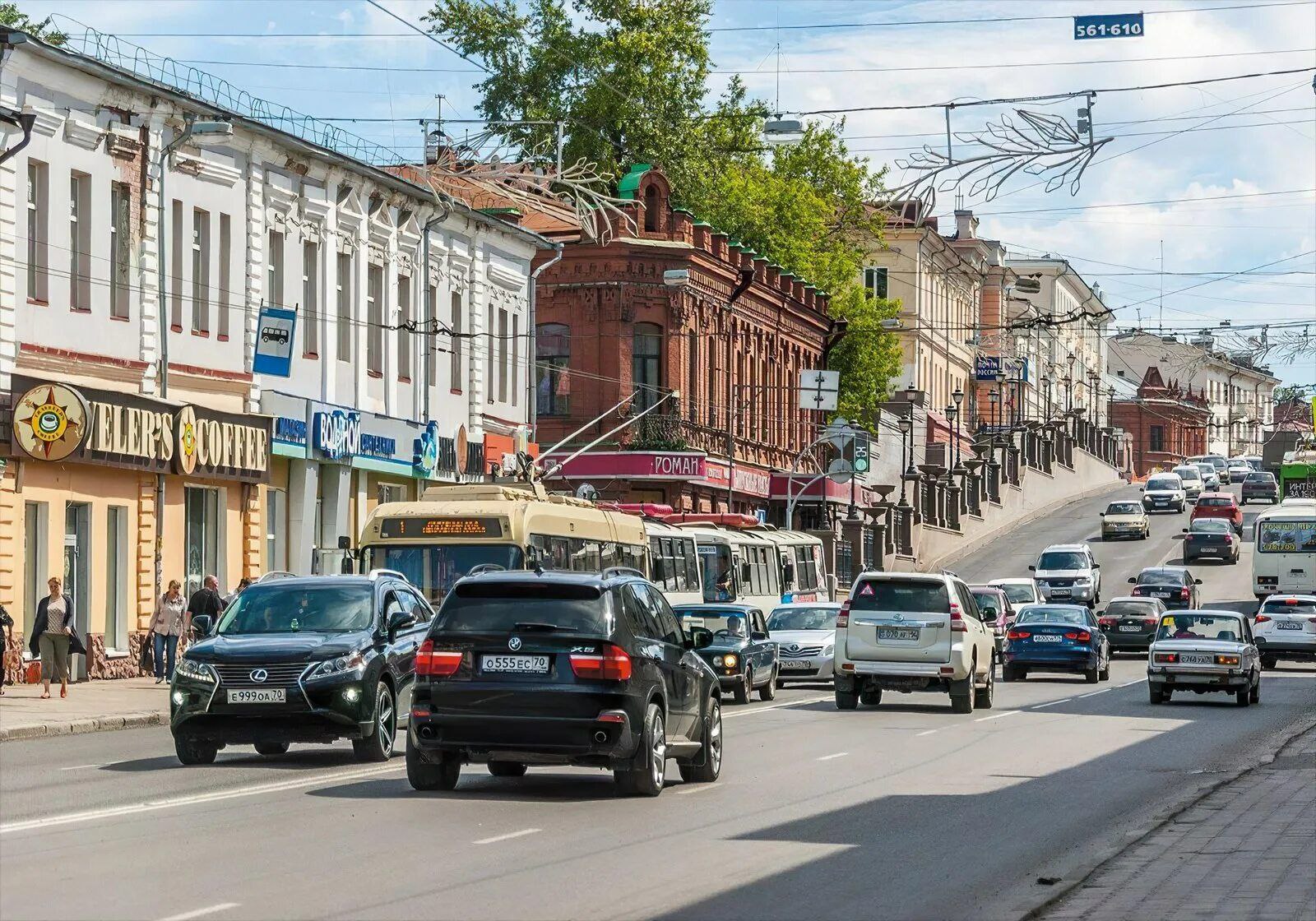 Ремонт проспекта Ленина в Томске начнется в ночь на 10 июля Подрядчик приступит к ремонту проспекта Ленина в центре Томска в ночь с 9 на 10 июля. Работы будут проводиться преимущественно ночью, чтобы минимизировать неудобства для горожан. Участок от проспекта Фрунзе до площади Ленина, 6, и от Нижне-Луговой до Профсоюзной отфрезеруют и покроют новым асфальтом. Полное завершение ремонта планируется к 5–10 августа. Движение полностью перекрывать не будут, но возможны локальные ограничения при работе техники. Подписаться! Регион-70 Прислать новость