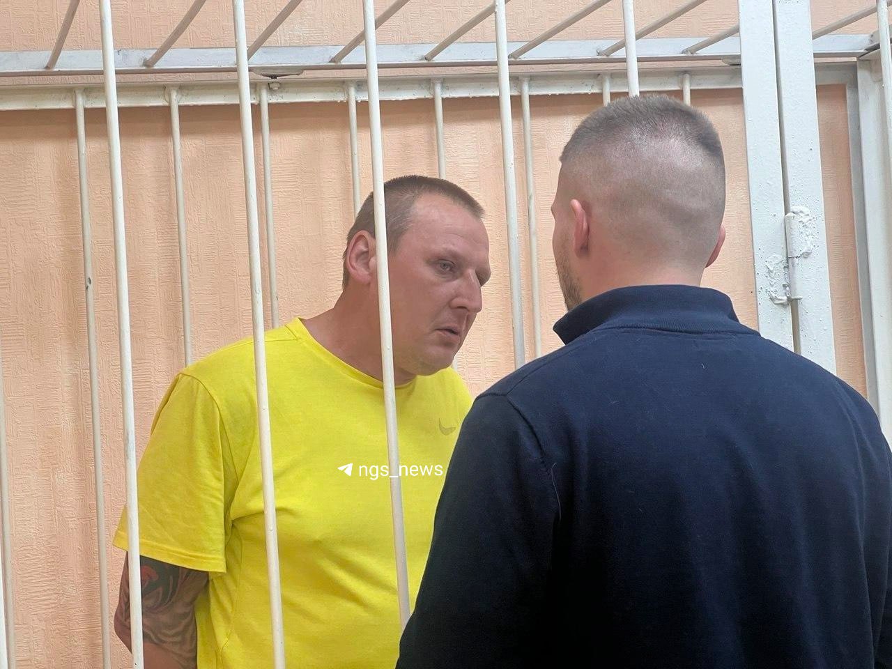 В зал привели второго обвиняемого Вадима Немченко. На видео МВД он утверждал, что ничего про убийство не знал. Поддержать редакцию голосом