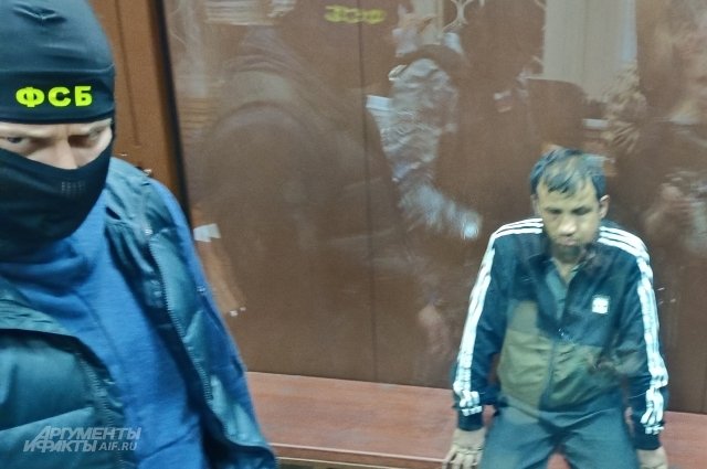 По делу о теракте в «Крокусе» раскаялся только Шамсидин Фаридуни Фаридуни стал единственным из четырёх террористов, кто не только полностью признался в содеянном, но и выразил искреннее раскаяние, сообщает ТАСС. Трое других фигурантов — Мухаммадсобир Файзов , Саидакрами Рачаболизада и Далерджон Мирзоев — также признали свою вину, но не выразили раскаяния. 26-летний Шамсидин Фаридуни, гражданин Таджикистана, ранее проживал со своей семьёй в кишлаке Лойоби, расположенном в 50 км от Душанбе. Он работал на стройке, а затем в пекарне в Гиссаре. Именно Фаридуни неоднократно посещал концертный зал с целью подготовки теракта и попал в кадр фотографа на фоне афиши группы «Пикник», которая должна была выступать в день теракта. внесены в реестр террористов и экстремистов на территории РФ Фото: Сергей Леонов / АиФ