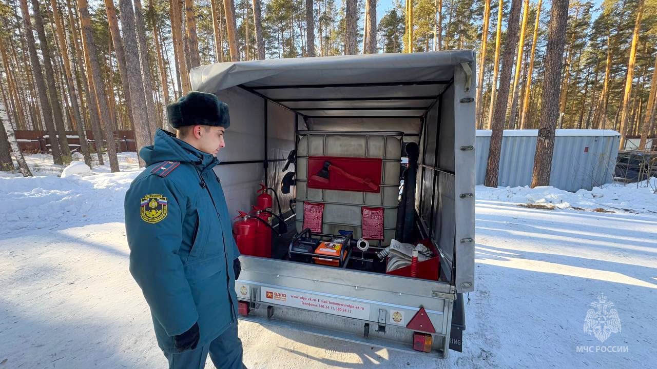 Первая православная пожарная дружина   В Мужском монастыре святых царственных страстотерпцев  прим. — Ганина яма  сотрудники МЧС России и ВДПО вручили новоиспеченной добровольной пожарной дружине пожарный модуль.    Дружина состоит из числа насельников Мужского монастыря, которые прошли обучение в Учебном центре. Теперь они самостоятельно могут тушить пожар, тем самым минимизировать ущерб от огня такого значимого, культового места.   Добровольцы назвали свою дружину  – «БОБР», что расшифровывается, как «Братский Отряд Быстрого Реагирования», которое стало первым пожарным подразделением, созданным в Русской православной церкви в Свердловской области.   Всё это стало возможным, благодаря длительному сотрудничеству между добровольцами, Екатеринбургской епархией Русской православной церкви и Главным управлением МЧС России по Свердловской области.         #МЧСРоссии #МЧС66 #СвердловскаяОбласть #МЧССвердловск