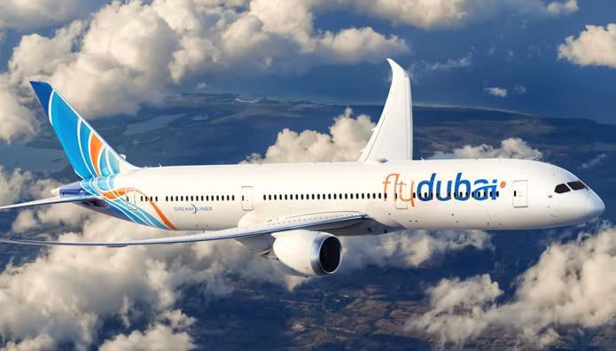 Flydubai вводит питание и развлечения на всех рейсах эконом класса Авиакомпания flydubai с ноября 2025 года включает питание и развлечения в стоимость всех билетов эконом класса Ранее эти услуги были доступны только на некоторых тарифах или за дополнительную плату Пассажиры смогут выбрать из меню вдохновленного кухнями регионов маршрутной сети с блюдами африканской европейской индийской ближневосточной российской и юго восточноазиатской кухни Также будет предложен широкий выбор напитков и лёгких закусок Система развлечений на борту предлагает более 1000 фильмов и сериалов на разных языках включая Голливуд Болливуд и арабское кино а также игры музыку подкасты и путеводители sharq analytics