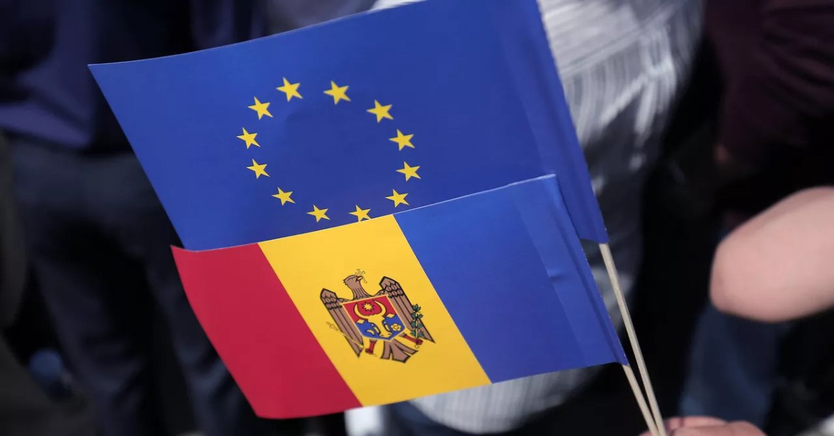 Большинство молдаван против вступления в НАТО Согласно данным Избирательного барометра iData Почти 70 граждан Молдовы против членства в НАТО поддерживают только 23 4 Вступление в ЕС поддерживают 52 4 против 40 6 Сближение с Россией и странами Евразийского союза одобряют 49 3 не поддерживают 42 9 Опрос показывает чёткую поляризацию общества явное неприятие НАТО и хрупкий баланс между сторонниками европейской интеграции и сотрудничества с Россией