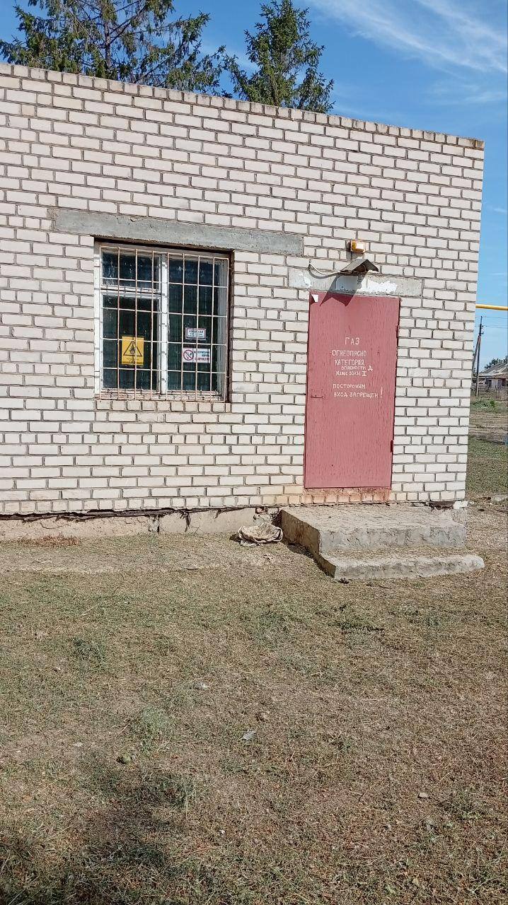 В Каланчакском округе продолжают проверять готовность школ к отопительному сезону Администрация Каланчакского округа и шеф-регион Республика Мордовия продолжают проверять местные образовательные учреждения на предмет готовности к осенне-зимнему периоду. На прошлой неделе они посетили Новокиевку, где осмотрели школу и социально-реабилитационный центр для несовершеннолетних. На этой неделе был совершён выезд в Александровку. Проверка показала, что всё оборудование находится в исправном состоянии и готово к работе. Понадобилась только замена манометра, который шеф-регион предоставит в ближайшее время.