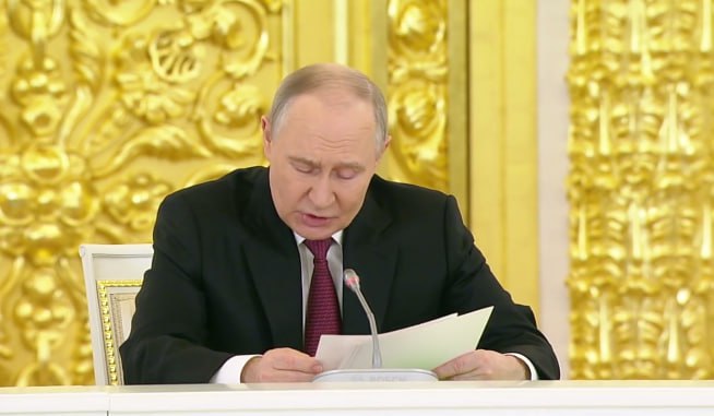 Владимир Путин поручил незамедлительно приступить к реализации программы структурной перестройки экономики Он назвал изменение структуры внешней торговли одной из главных задач правительства на 2026 год Подписывайтесь на Ъ Оставляйте бусты