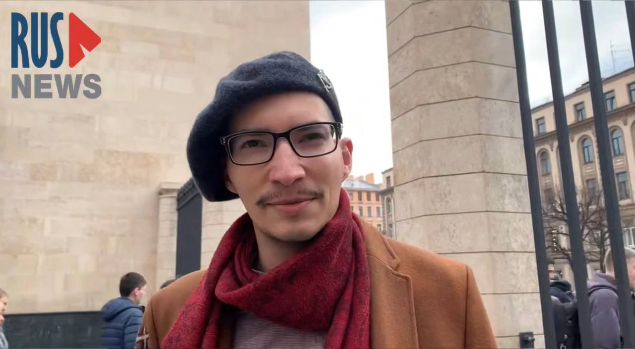 Полиция задержала акциониста Павла Крисевича Крисевича задержали на железнодорожной станции Милославское в Рязанской области. Причина — ориентировка о якобы нападении на таксиста 12 февраля в Скопине. Сторонники акциониста написали, что он никогда не был в этом городе. UPD: Павла отвезли из Милославского отдела полиции в Скопин, поскольку в первом не работали базы дактилоскопии. Подписаться Помочь RusNews