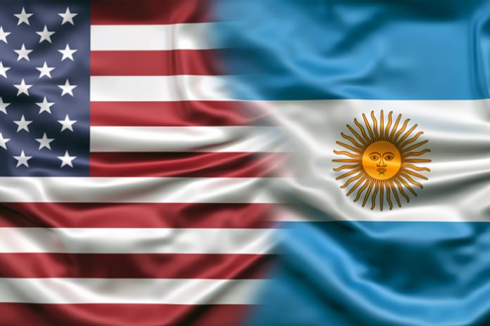 США готовят безвиз для Аргентины  США и Аргентина начали процесс, который может восстановить право аргентинских граждан посещать Америку без виз — в рамках программы Visa Waiver.    Что такое Visa Waiver:  Она позволяет гражданам стран-участниц приезжать в США до 90 дней — для туризма, деловых встреч или медицинских целей — без необходимости оформлять визу.  Аргентина уже была участником программы, но утратила статус из-за политической и экономической нестабильности. Сейчас рассматривается повторное включение.    Стороны подтвердили курс на сближение.  Впереди — оценка стандартов безопасности, обмен данными и серия реформ.  На сегодня в программе участвуют 41 страна. Аргентина может стать 42-й — если процесс завершится успешно.