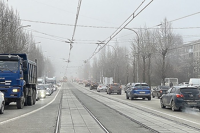 В Екатеринбурге остановилось движение трамваев в районе Вторчермета Сегодня утром 6 февраля со стороны Вторчермета остановилось движение трамвая из за забытой сумки Об этом сообщили в телеграм канале департамента транспорта Вагоны встали со стороны Ферганской и до остановки Ювелирная Речь идёт о маршрутах 1 9 14 15 17 пишет ЕАН uralweb ru