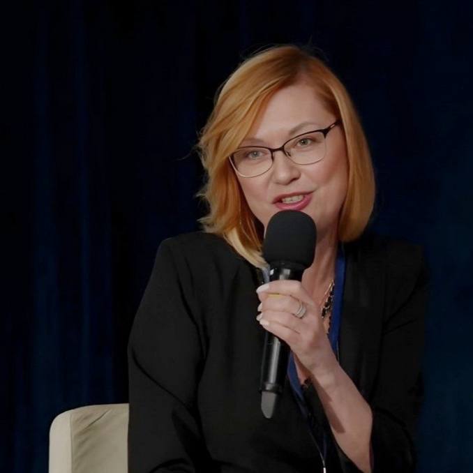 Проректора по развитию магистратуры больше не будет в УрФУ Контракт не стали продлевать с Натальей Андрейченко проректором по развитию магистратуры а курируемое ею подразделение передали в подчинение проректору по образовательной деятельности Олегу Обухову Это позволит оптимизировать работу исключить дублирование функций и создать сильный единый учебный блок Текущие вопросы и вопросы развития будут находиться в ведении одного проректора сообщили 66 RU в пресс службе Напомним в октябре в университете также упразднили должность проректора по информационной политике которую занимал Алексей Фаюстов Кстати он стал единственными заявленными кандидатом на должность директора департамента Факультет журналистики Новости Екб тут SvetEKB