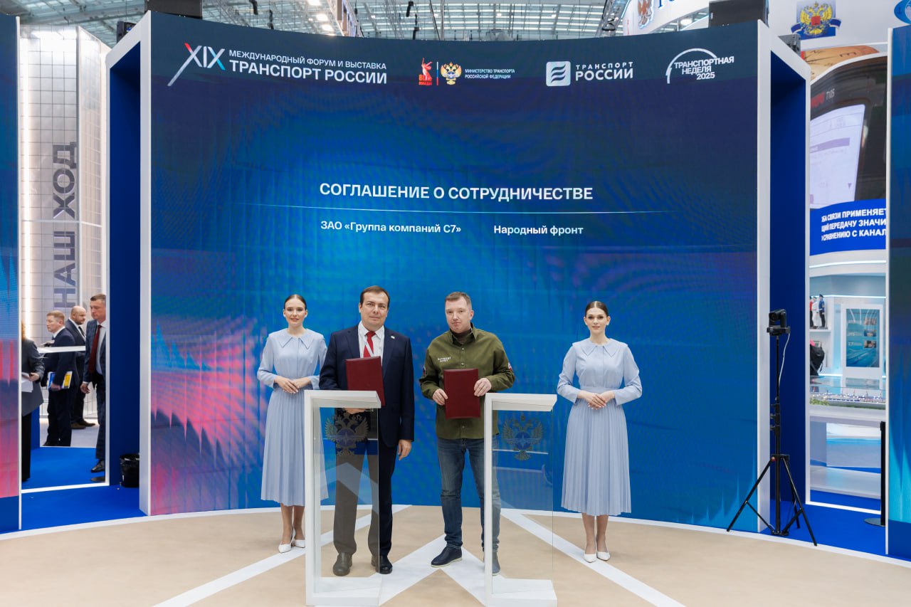 S7 Group подписала ряд соглашений по проекту Киберзащитник S7 Group на Транспортной неделе подписала соглашения о сотрудничестве с Правительством Республики Бурятия Общероссийским общественным движением Народный фронт и Единым Центром Поддержки ветеранов СВО Партнерства направлены на реализацию и масштабирование образовательного проекта Киберзащитник по профессиональной переподготовке ветеранов и участников СВО в сфере информационной безопасности В рамках подписанных документов планируется масштабирование проекта в регионах России Стороны объединят усилия по поиску и отбору кандидатов организации обучения и содействию в дальнейшем трудоустройстве выпускников программы В следующем году в рамках проекта планируется обучить еще более 100 человек За время своего существования программа провела уже три учебных потока выпустив более 30 специалистов в сфере информационной безопасности До конца года будет реализован еще один поток Более половины выпускников уже трудоустроены часть из них в компании холдинга S7 Group а часть в компаниях партнерах