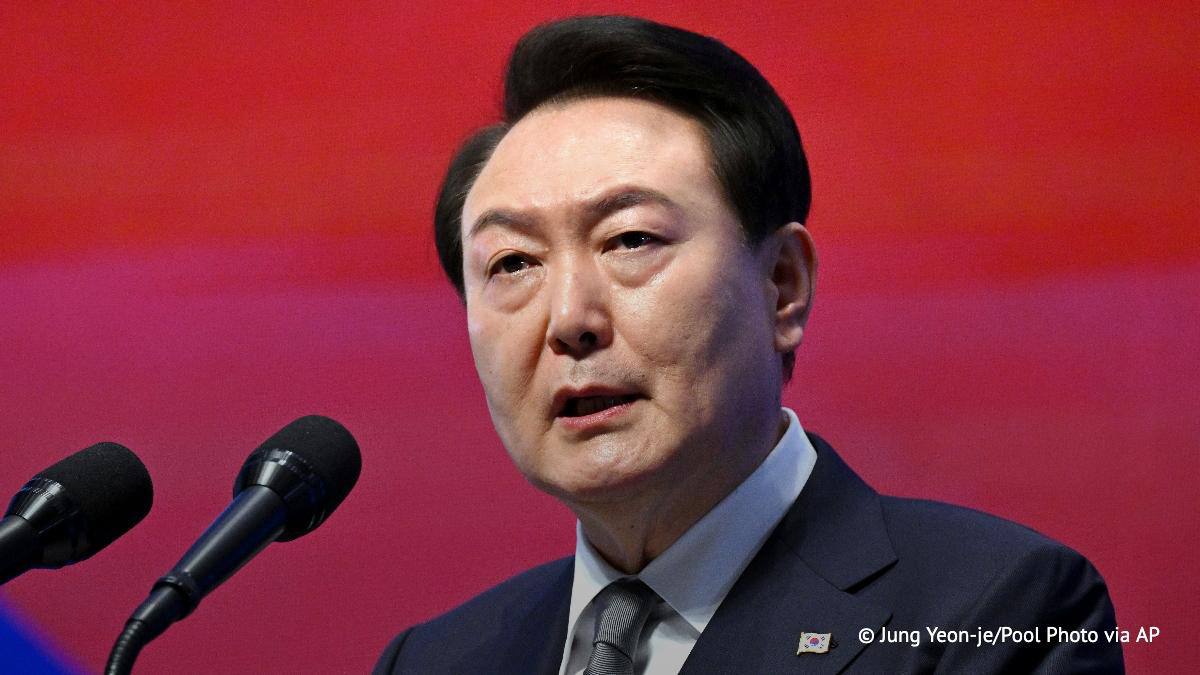 Прокуратура Республики Корея попросила 10 лет тюрьмы для экс президента Юн Сок Ёля сообщает Yonhap Среди обвинений  препятствование органам власти при исполнении  нарушение прав членов кабмина  подготовка декларации о военном положении  распространение ложных сведений в связи с обоснованием необходимости военного положения  попытка уничтожения улик НАШИ РЕСУРСЫ Telegram Tik tok YouTube RUTUBE