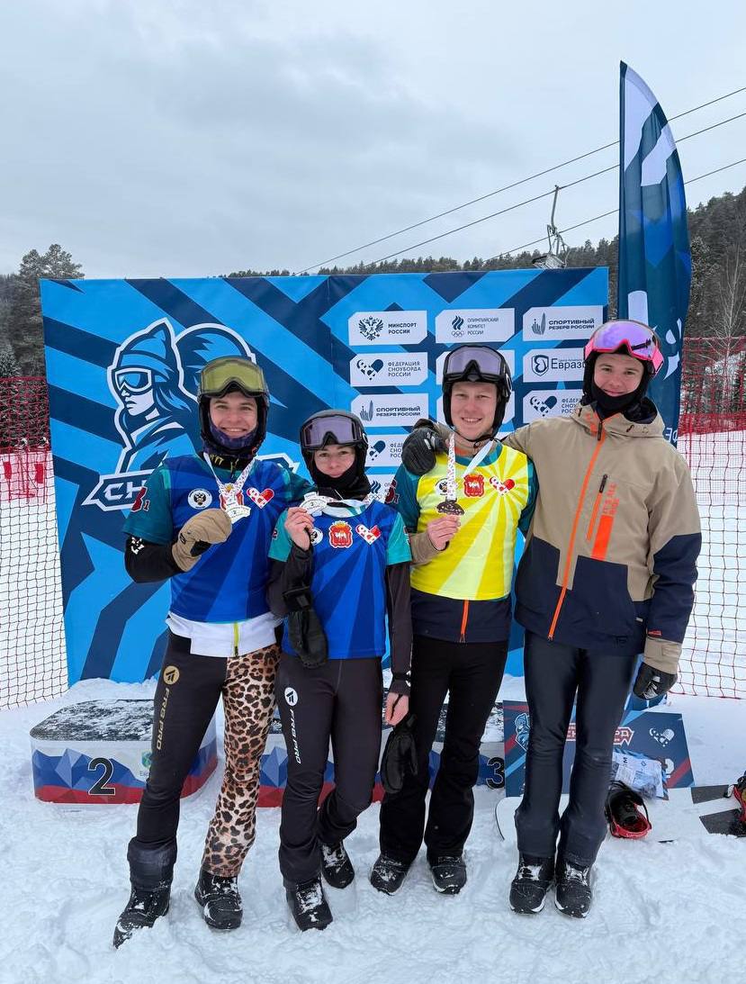 На IV этапе Кубка России в дисциплине сноуборд кросс смешанная группа представители Московской области завоевали 2 медали Серебро у Данилы Баранова и Анастасии Привалов Бронза у Евгения Генина который выступил в паре со Златой Аввакумовой из Магаданской области Напомним что на III этапе Данила и Анастасия взяли бронзу а Арсений Томин принес региону серебряную медаль Соревнования проходят в городе Куса Челябинская область с 6 по 10 февраля         Подписывайтесь на наш канал в MAX