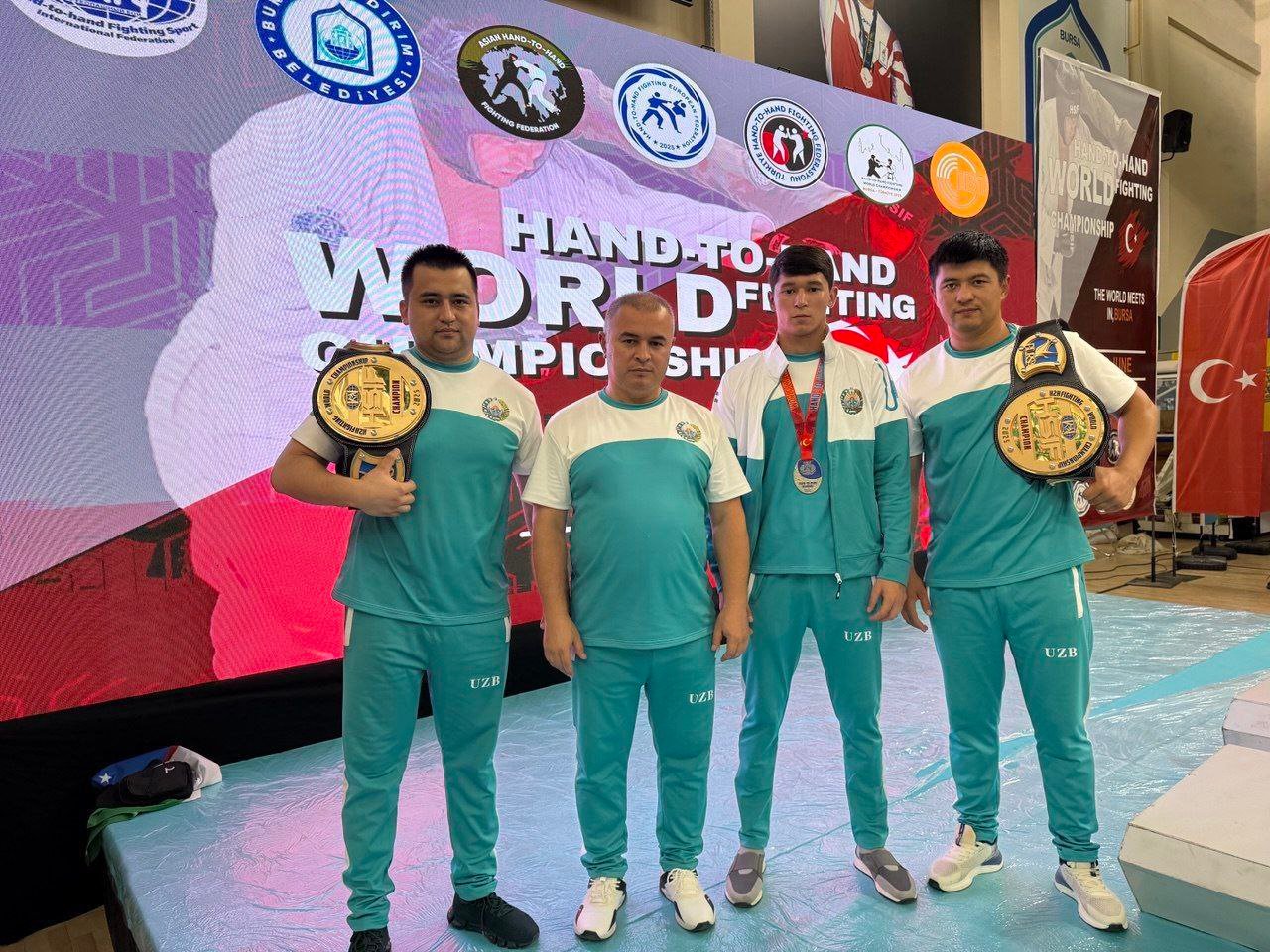 Сборная Узбекистана стала победителем чемпионата мира по рукопашному бою. Соревнования прошли в турецком городе Бурса, участвовали около 400 спортсменов из 32 стран. Узбекистан представляли 18 бойцов. По итогам – у команды две золотые и одна серебряная медали. Все призеры – сотрудники таможенной службы. Второе место заняла сборная России, третье – команда Казахстана.