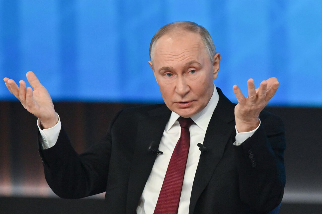 Песков анонсировал прямую линию Путина с большой пресс конференцией По словам представителя Кремля прямая линия будет проведена до конца года Последняя на данный момент прямая линия Путина совмещенная с большой пресс конференцией прошла 19 декабря 2024 года Такой формат был выбран уже в третий раз с момента его первой пробы в 2020 году Читайте Газету Ru в MAX Участвуйте в розыгрыше