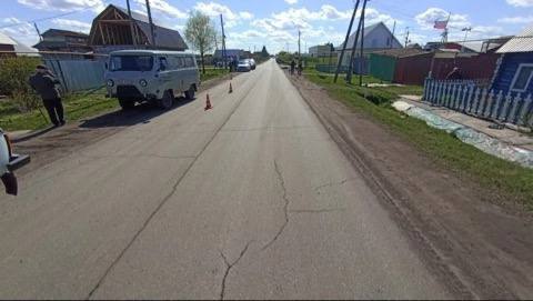 В Омской области водитель скорой помощи сбил ребенка. Серьезное дорожно-транспортное происшествие произошло в городе Тюкалинск. По предварительной информации, инцидент произошел возле дома №77 на улице Калинина. 63-летний водитель автомобиля УАЗ, который использовался как скорая медицинская помощь, совершил наезд на 7-летнюю девочку, управлявшую электросамокатом. В момент аварии в машине скорой помощи не было ни пациентов, ни медицинского персонала. В результате происшествия ребенок был доставлен в медицинское учреждение для обследования и оказания необходимой помощи. : Омская полиция Подписаться Написать в редакцию