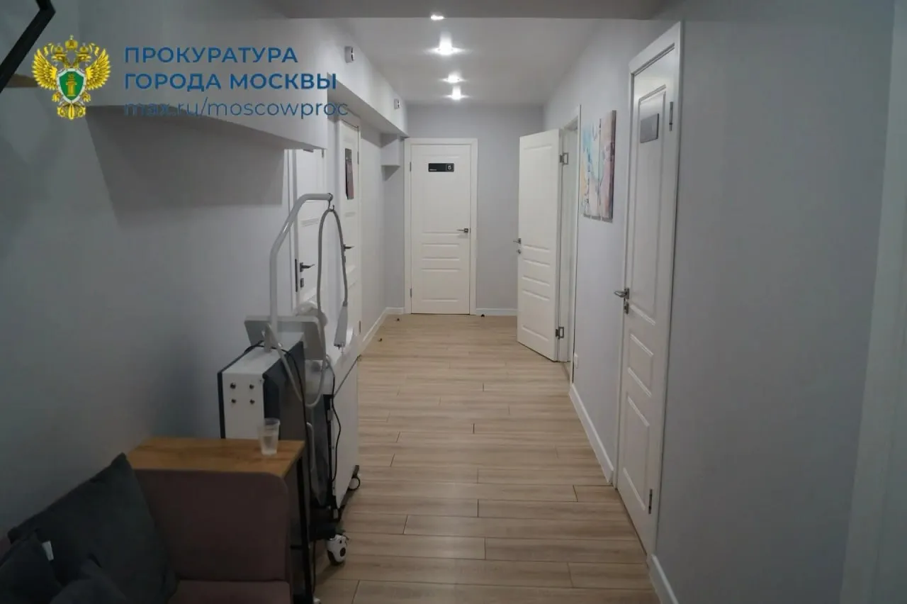 Пациентка умерла во время процедуры после введения обезболивающего в частной клинике в Москве Специалист на приеме у которого все произошло снимала в медучреждении на Краснопролетарской улице кабинет но лицензии на оказание подобных услуг не имела Причина смерти будет установлена по результатам судебно медицинской экспертизы сообщает столичная прокуратура Агентство Москва в Max