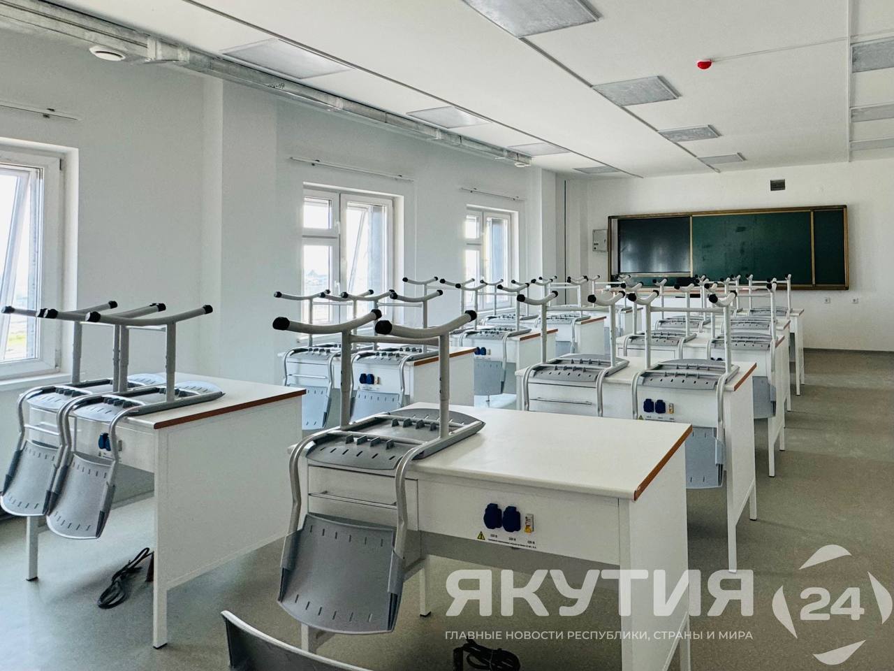  Закон о поддержке педагогов приняли в Якутии Закон «О некоторых гарантиях особого статуса педагогических работников в Республике Саха Якутия » приняли на XIII очередном пленарном заседании Государственного Собрания Ил Тумэн РС Я . Об этом сообщает заместитель председателя правительства региона Анатолий Семенов в своем telegram-канале. По словам зампреда, данный законопроект направлен на улучшение условий труда учителей, повышение их профессионального уровня и укрепление престижа педагогической профессии. Подробнее читайте по ссылке Фото: Мария Архипова / «Якутия 24»