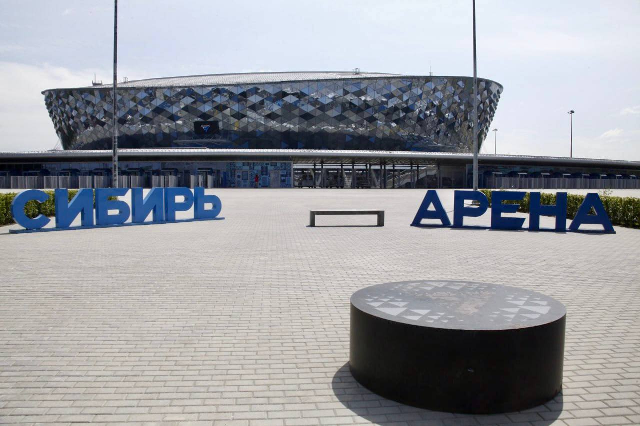 Новосибирск встречает наш город примет Кубок Первого канала по хоккею турнир с участием национальных сборных пройдёт в декабре Об этом сообщил президент Федерации хоккея России Владислав Третьяк Для города это важное событие впервые мы становимся площадкой одного из главных турниров сезона У нас есть современная Сибирь Арена рядом новая станция метро Спортивная Всё это позволит комфортно принять болельщиков и спортсменов Хоккей в Новосибирске любят и я уверен атмосфера будет по настоящему праздничной Ждём всех на матчах