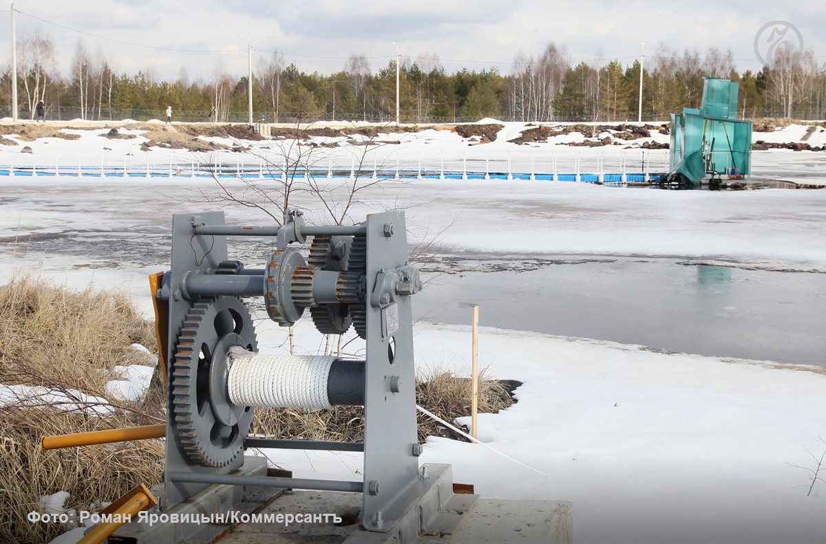 Госкорпорация Росатом подключилась к оценке стоимости проекта ликвидации крупной химической свалки Черная дыра в Дзержинске сообщил первый замминистра экологии Нижегородской области Артем Бафанов К крупной карстовой воронке времен СССР с отходами завода Дзержинское оргстекло подступался не один подрядчик и попытки завершить работы заканчивались многомиллионными хищениями и уголовными делами Росатом один из немногих кто может ликвидировать подобные объекты отметил господин Бафанов Экологи и некоторые депутаты заксобрания напомнили что властям предстоит разобраться с другими крупными и опасными свалками качество проектирования таких работ ужасное и проектировщиков необходимо наказывать за ошибки   Подробнее читайте в материале Ъ Приволжье Карсты в руки   Подписывайтесь Делитесь мнением о канале