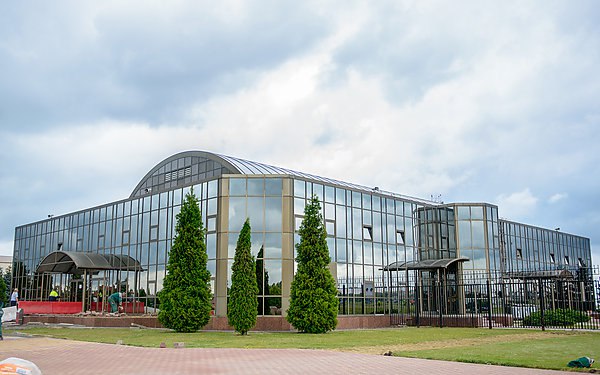 Москва купит аэропорт Остафьево у Газпрома более чем за 2 7 млрд рублей Департамент городского имущества города Москвы заключил контракт с Газпромом о приобретении аэропорта Остафьево до 2026 года Цена контракта составила более 2 7 млрд рублей свидетельствуют данные единого портала государственных закупок Об этом сообщает ТАСС Приобретение в собственность города Москвы имущественного комплекса аэропорта Остафьево находящегося в собственности ПАО Газпром указывается в данных контракта Согласно сведениям портала государственных закупок контракт был заключен 9 декабря срок его исполнения 29 декабря 2025 года Сделка находится в состоянии исполнения aviaru net n290753