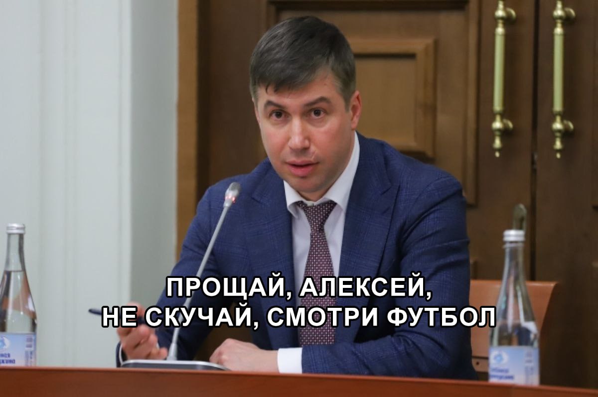 Логвиненко — ВСЁ. Сити-менеджер ушёл в отставку.  Официально — по собственному желанию. В последней речи на заседании думы сказал, что это связано со здоровьем и переходом на новое место работы.  С сегодняшнего дня его полномочия прекращены — депутаты приняли решение единогласно. Врио назначен Александр Скрябин.