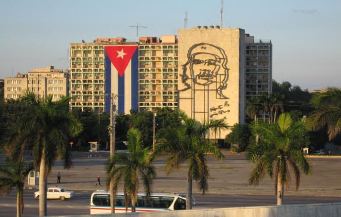 Часть отелей на Кубе временно закрылись из за снижения турпотока туристов бесплатно переселяют в открытые гостиницы Об этом сообщила Ассоциация туроператоров России АТОР Как уточнили в АТОР уже закрыты или приостановили работу Resonance Cayo Santa Maria Resonance Blu Santa Lucia Domina Varadero Mojito Кайо Коко Tuxpan Варадеро Costa Sur Memories Paraiso Azul Beach Resort 5 В ассоциации напомнили что Аэрофлот отменил рейсы на Кубу после публикации NOTAM об ограничениях на заправку самолетов Причиной стала острая нехватка авиатоплива о которой кубинские власти официально предупредили международные авиакомпании