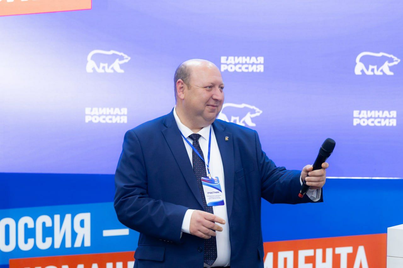 Глава ЕАО Мария Костюк сообщила что новым председателем Законодательного собрания ЕАО избран Андрей Голубь На состоявшейся сегодня сессии за его кандидатуру проголосовали представители всех политических партий работающих в региональном парламенте