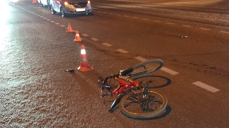 Под Трубчевском автомобиль УАЗ сбил на дороге велосипедиста попутчика   guberniya tv proisshestviya 321839 Сотрудники полиции начали проверку по факту ДТП в Трубчевском районе в результате которого пострадал 84 летний мужчина ƃℾ подписаться прислать новость