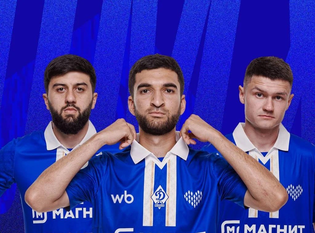 Махачкалинское Динамо продлило контракты с тремя футболистами Махачкалинское Динамо подписало новые соглашения о сотрудничестве с тремя действующими футболистами За дагестанскую команду продолжат играть Никита Глушков Идар Шумахов и Сослан Кагермазов Каждый из игроков провел за Динамо уже более 100 официальных матчей