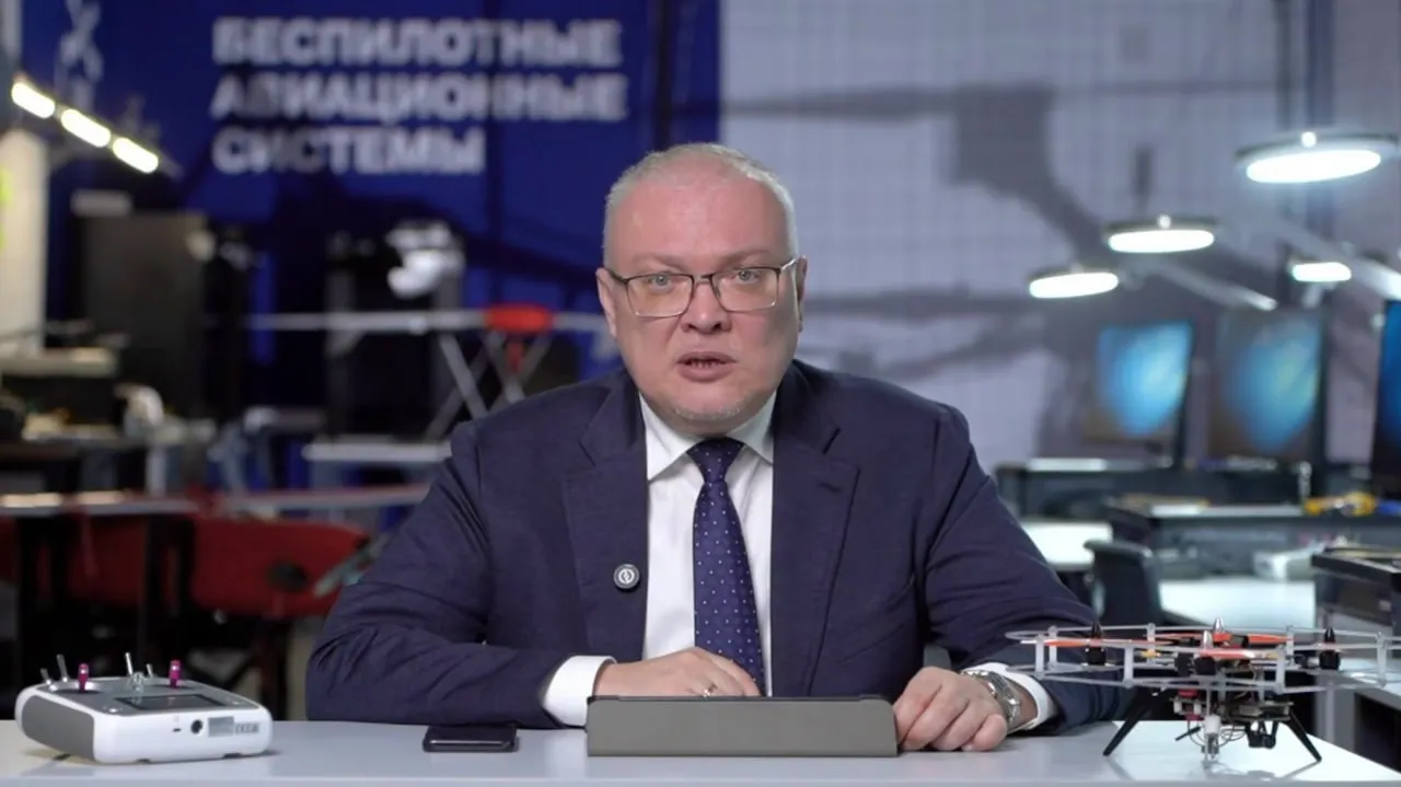 Александр Соколов ответил на вопрос про отключения интернета Вчера в ходе прямой линии с губернатором Кировской области кировчанин задал вопрос как долго в нашем регионе будут отключать мобильный интернет До тех пор пока когда приходится выбирать между удобством и безопасностью мы будем выбирать безопасность А прекратиться это тогда когда мы закончим войну победой ответил на вопрос Алекандр Соколов Не грузит медиа Смотри в МАХ