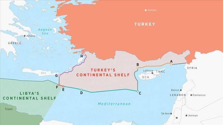 ‍ Турция подпишет соглашение о делимитации морской границы с Сирией, когда придет время, заявил министр транспорта Турции  «С Сирией мы будем совместно проводить там разведку нефти и углеводородов, принимая во внимание международное право». /#Турция #Сирия /       Поддержите каналы