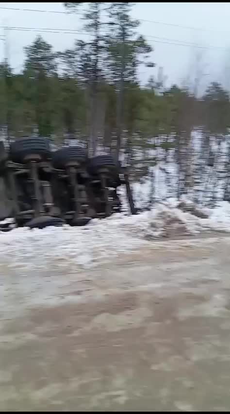 Дорожные происшествия: ДТП с самосвалом в Углегорском районе и переворот нефтевоза под Кожвой